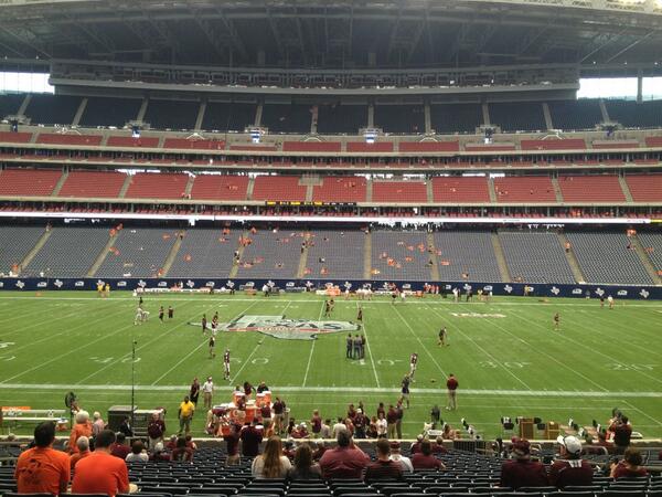 will_fisackerly's tweet image. Nice seats and 70 degrees. #HailState