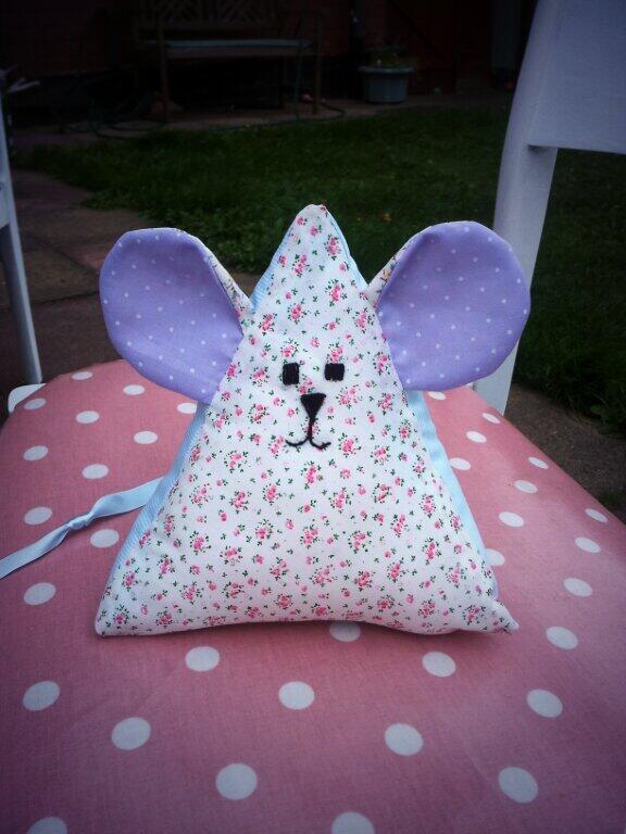 MadeWLoveS2012's tweet image. Mouse door stop ~ £7