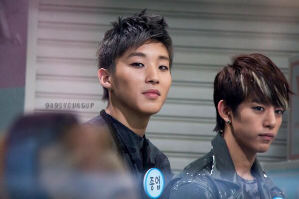 9495YOUNGUP's tweet photo. ( ● ︿ ● )!! @BAP_Jongup http://t.co/5wJbfPizyj http://t.co/jmm4Za0foU