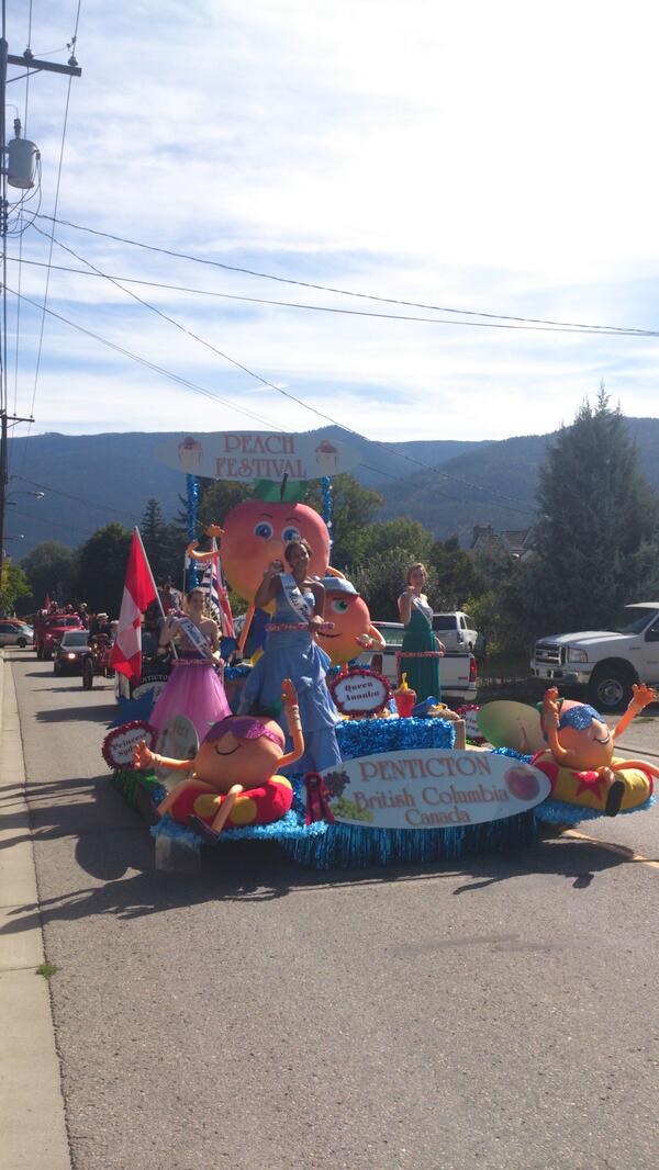 EZRockCruizer's tweet photo. The #IPE Parade was a blast! #okanagan #Armstrong #summer http://t.co/87AageFRwl