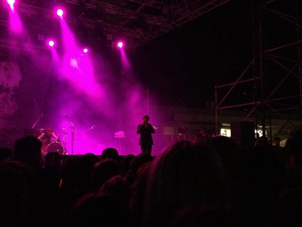 CorreEva's tweet photo. #fulltension @franzmagazine Capovilla padrone del palco http://t.co/JOdN3yWBCb