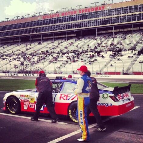 KenButler3's tweet image. Loving the @REMAX red white and blue! #LetsGoRacing @SR2Motorsports #24 #KB3 @amsupdates