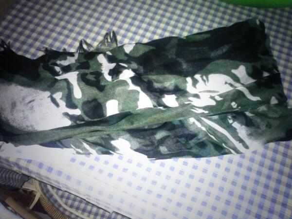 MariaVives99's tweet photo. Porfin tenemos ya nuestro fular militar @Andreaa9408 http://t.co/BoAYUAXlf1