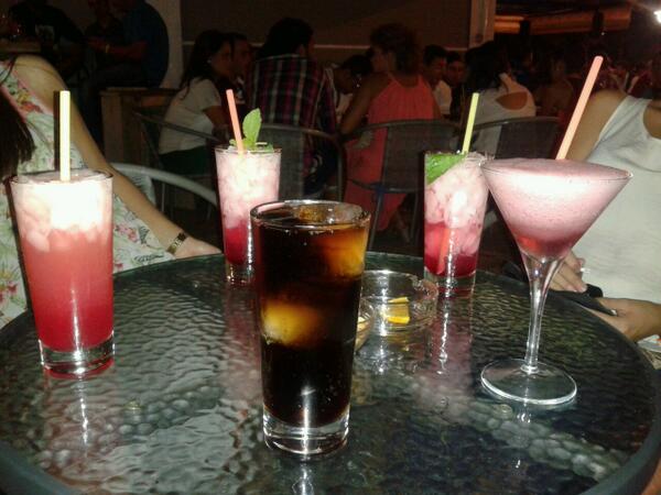 94mariae's tweet photo. Kawita!! @Paulaavr  @EvaaGuerra  @JuliaaRios  @NuriaPG8 http://t.co/gf3HiMR3Fc