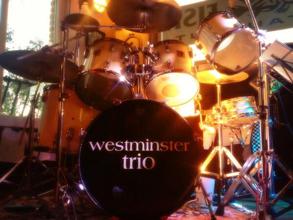 TinFishClematis's tweet image. #LiveMusic by #WestminsterTrio at #TinFishClematis starts in a minute. We'll be rockin' till midnight.