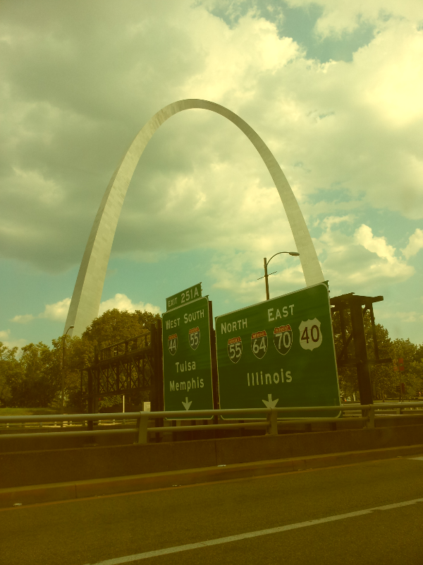 ZachLovely's tweet photo. Gateway to the West. Day tripping in St. Low Down http://t.co/cqb4o2eybt