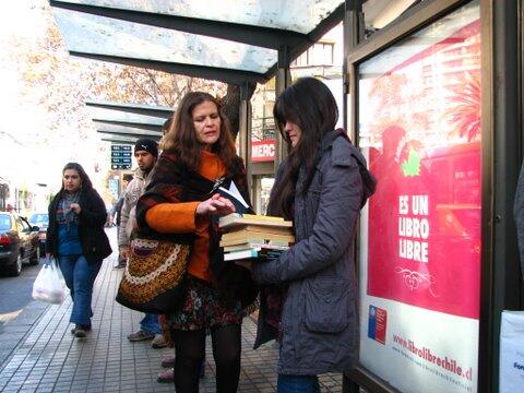 Atrévete a ser diferente, libera un libro, abre una mente librolibrechile.cl