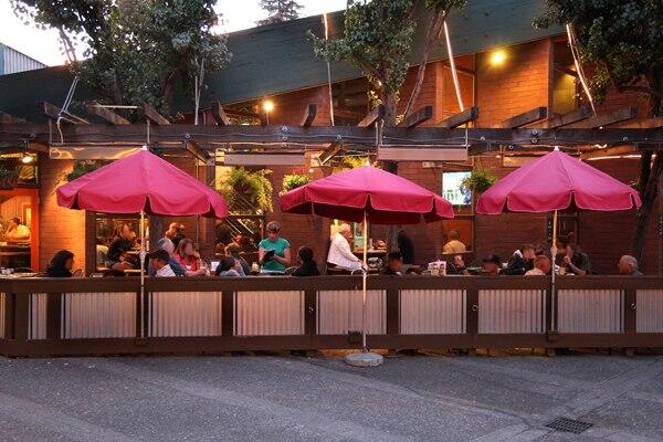 3rdstaleworks's tweet image. Come join the fun on our outside patio! The weather today is beautiful. #beertolove