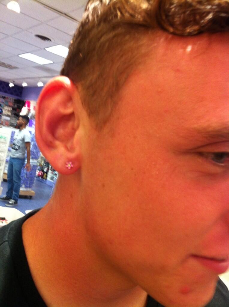 What side is hotsell the gay ear piercing