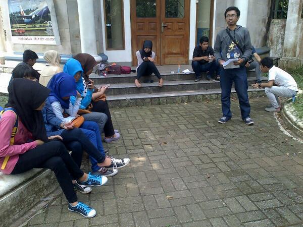 PABogor's tweet photo. Walaupun cuman sedikit , tetaap semangaaaaatttt , buat kumpuuulll \(^▿^)/ http://t.co/qKneQUdS8y