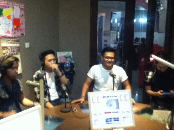 ardanradio's tweet photo. Sekarang di #ARDANindie7 udah ada @dangerangerock yang bakal release #DRnewsingle untuk pertama kalinya! http://t.co/PzuDYrvoX7