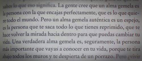 Defreds's tweet image. Tu alma gemela, la que te tira los muros...