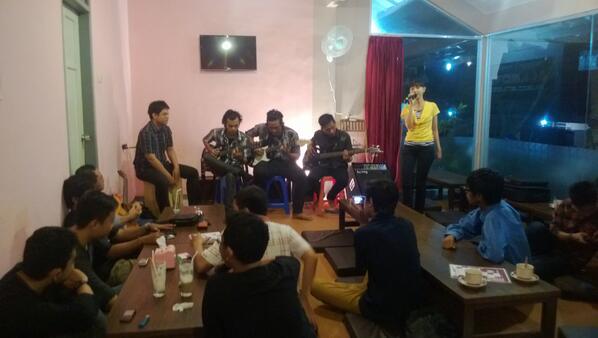 allegro_studio's tweet photo. Sekilas acara akustikan part 2 http://t.co/qE87TPjw1m