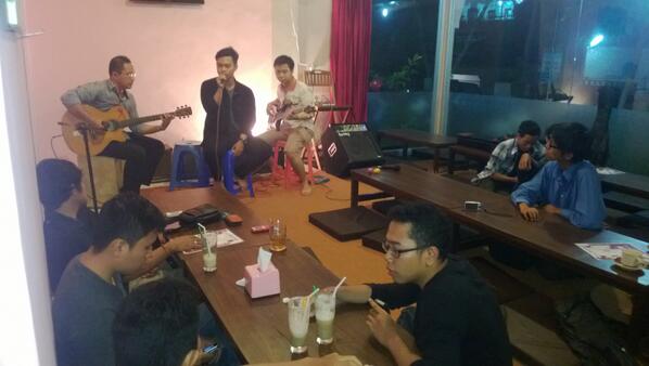 allegro_studio's tweet photo. Sekilas acara akustikan http://t.co/cvIUcEqwpZ