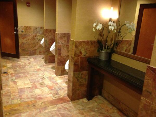 ReporterRonTP's tweet image. St juliens, boulder. Beautiful. When I die, I hope it&apos;s in this bathroom TC-4.78