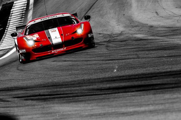 6HSP's tweet photo. Linda imagem na pista de Interlagos. Valeu @emmofittipaldi ! http://t.co/9tcH8A4Lls