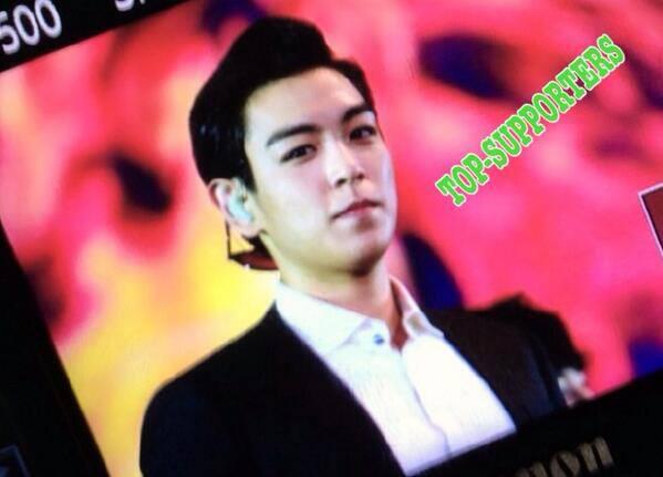 tuangvip's tweet image. ร้องไห้ ได้ไป้ะ???! คือแบบ ท๊อปไม่ได้เข้ากรมนะ แต่ท๊อปออกมาแล้ว T.T #ซึ้ง #TOPcomeback  #oneofakindthefinalinseoul