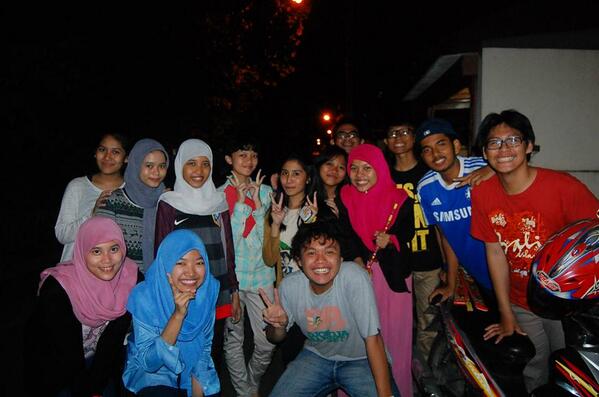 TheodoreCost's tweet photo. bukber ketiga TC @aedityae @dealaopra @wira_maikel @erlaaan @putraawei @ryanbayi @FerishaAresti @maitsha dll http://t.co/tSFK8u5jJH