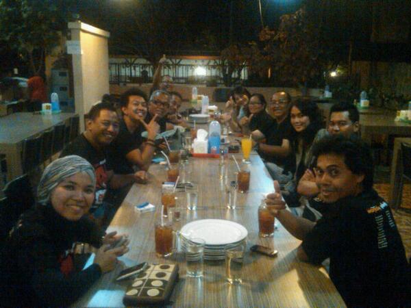 andri_jangkoeng's tweet image. @kristupa @arbainrambey @nicowijaya @Sigit_A_Nugroho @widiyoo_atok @isworo Dinner with team FN @dapurtaman #Fnet #FNX