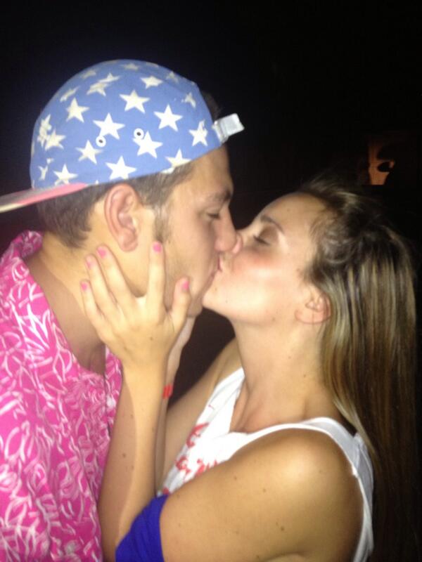 UofLmakeouts's tweet photo. “@AfricanSTALLI0N: @UofLmakeouts #starsandbars http://t.co/i1PQlg8v2b”