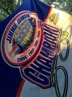 colbyncarsons's tweet image. @JimmieJohnson my flag is looking rough. Could you help me out with a 6 time champ replacement flag?
#helpafanout