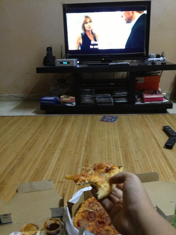 Hela_whatttt's tweet image. #nowwatching The Girl With The Dragon Tattoo #whileeating pizza