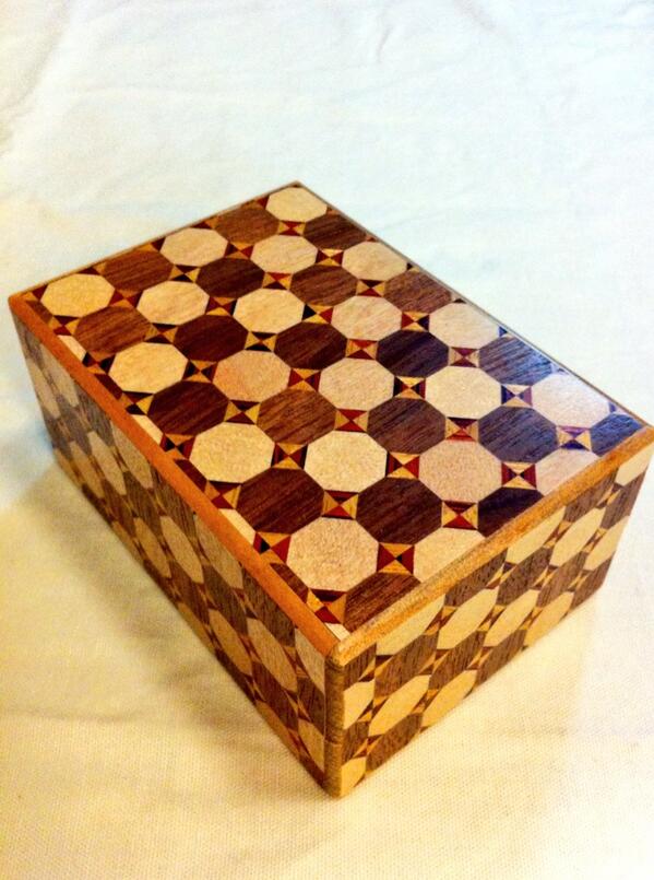 箱根寄木細工専門店 いづみや からくり箪笥 小寄木