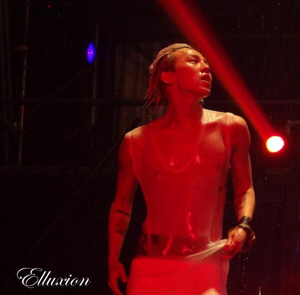elluxion's tweet photo. Just kill me..Wet Ji #GDFINALE http://t.co/jqd0yq0iEk