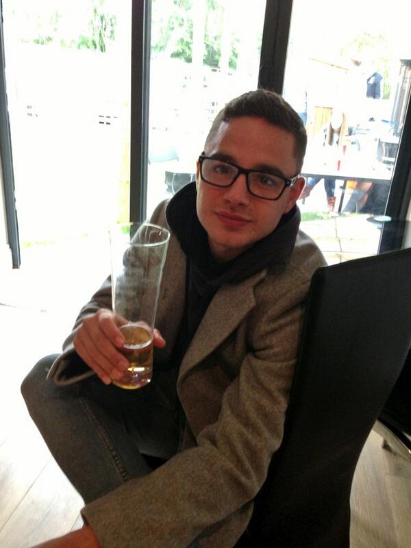 Barmarcey's tweet photo. @adamthomas21 @barmarcey #sundaychillout http://t.co/NqWEdQKM0p