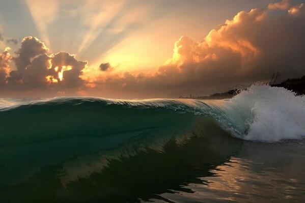 TannisToohey's tweet image. Stunning light! Wow @NatGeoPhotos Wave Breaking, Oahu on.natgeo.com/1e2zsFr #pod #photography