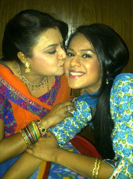 Nia_sharma_'s tweet photo. Kiss Kiss thx dear love u !!!!! :-) http://t.co/GcgJYutI71