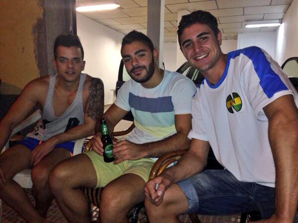 Terminando donde empezo todo... El bajo el titi..con <a href="/javi_putomati/">J.a.v.i ©</a> y <a href="/theCurioso/">Carlos Martínez</a> #fiestasdelastorres2013