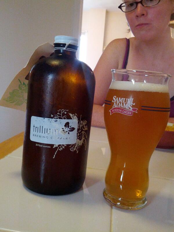 churchyardbeer's tweet image. Great work on #TinyChicken @trilliumbrewing . Lovin the 32 oz growler!