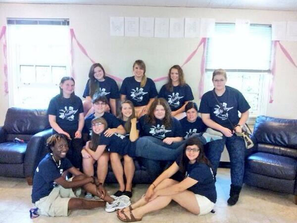 VanierHall's tweet photo. Welcome week leaders 2013-2014 #beauties http://t.co/lxRjxzIDVS