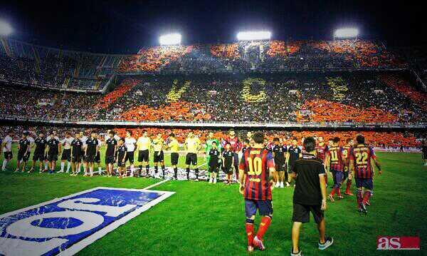 Xisquet_'s tweet photo. Mestalla, es una casa donde duermen miles de murcielagos para despertar al dia siguente con un grito: "AMUNT" http://t.co/KT0yVU5hbs