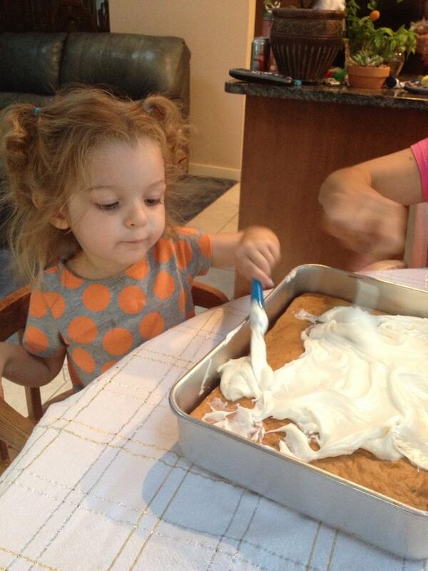 bfox0707's tweet photo. Icing a cake with my baby girl! http://t.co/VXYKOeNS1n