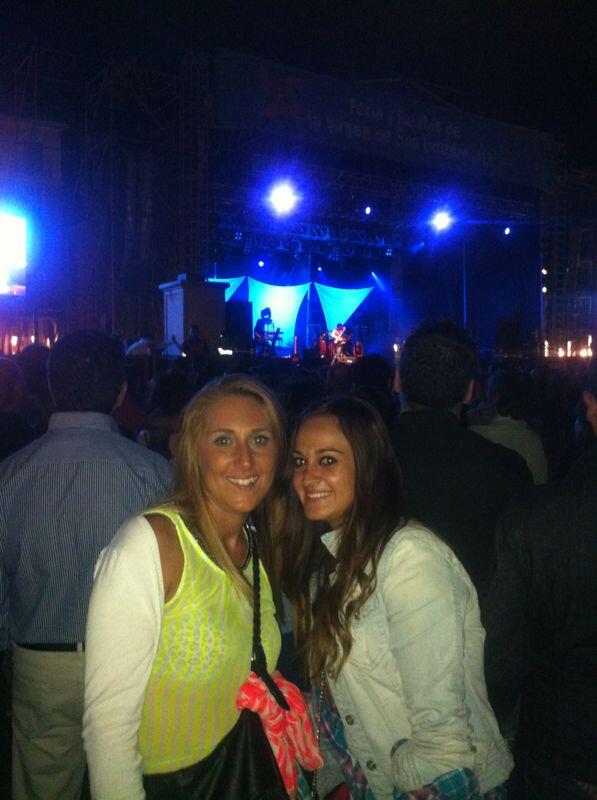 23None's tweet photo. Con @airamniuuu en el concierto de chambao!!! impresionante !! http://t.co/exHlblmvDq