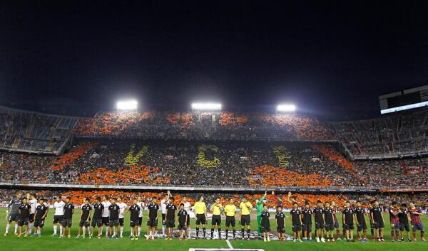 valenciacf's tweet photo. Buenas noches/Bona nit. Os dejamos una imagen de lo que sois tod@s vosotr@s ¡Esto es MESTALLA con vuestro esfuerzo! http://t.co/pbEyQC0M2j