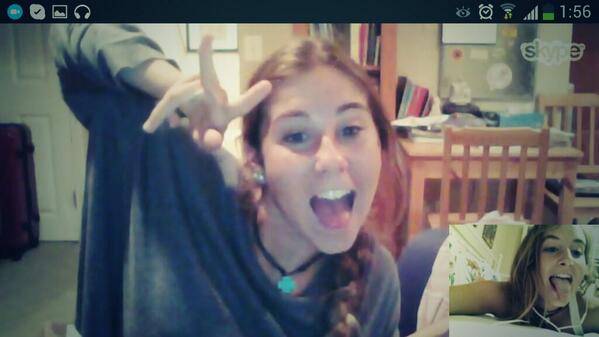 lotisnegrete's tweet photo. Haciendo skype con la mejor @vic_albo, como la echaba de menos!!!! <333 http://t.co/XjuXO26l4v