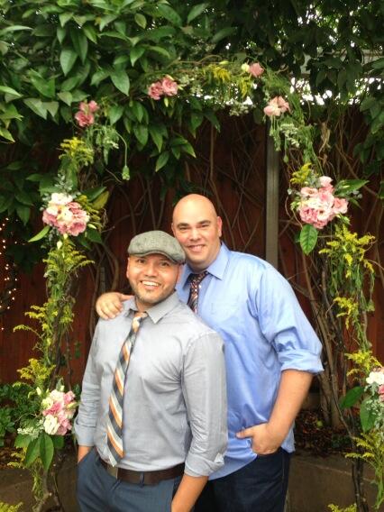 SarahOrrKrieg's tweet photo. Beautiful ceremony and fun flowers by Frank! #tonyloveshattie http://t.co/TFzhYxCkpM