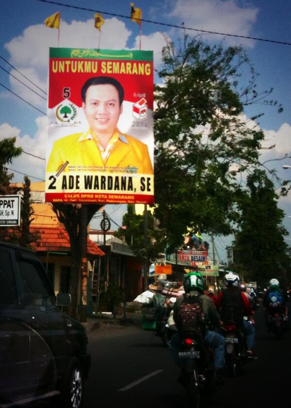 Babi! Calon Koruptor, obral Janji. Ngerusak pemandangan kota.