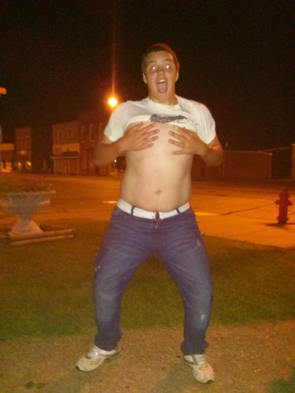 DylanZippay's tweet image. Chris Fyffe is too crazy tonight. #NoseGuard #FreakinCray