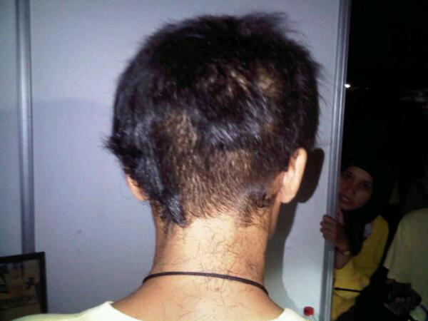 albarissa's tweet photo. Akibat mati lampu pas nyukur http://t.co/0WR2uK6v6n