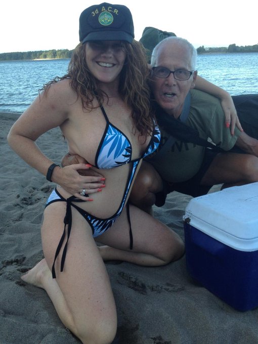 A fan found me at the nude beach. Gotta support the vetrans. http://t.co/et2eI35Ukx<a href="/tag/bigsmile"class="tags"><span>#bigsmile</span></a>