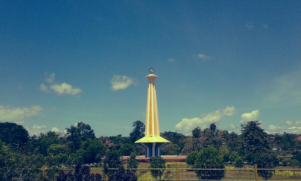 UHOKendari's tweet photo. Deket tugu UHO http://t.co/9Q1dQFmkkL