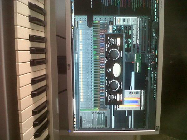 Tamos mesclando #teconfieso de <a href="/JohaanElpropio/">JOHAAN EL PROPIO</a> ultimando los detalles del tema.