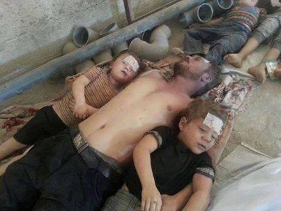 سوريا : في حياته أراد أبناءه البقاء في أحضانه وفي لحظة وفاته يحتضن أبناءه بين يديه