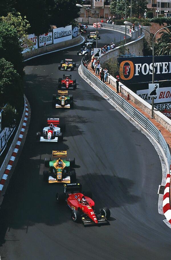 Ferrari - Superbe pin's , auto F1 Ferrari , Formule 1 , GP de Monaco