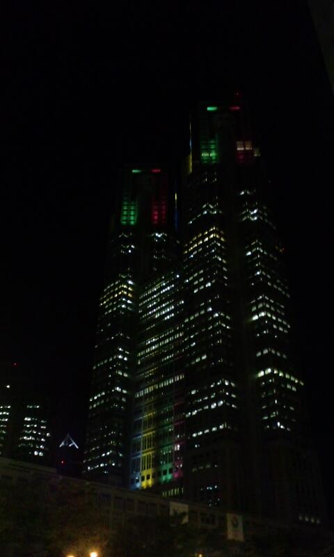 runningneko's tweet photo. オリンピックカラーの都庁 http://t.co/ABzmPnoRvO