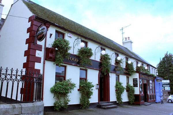 The_Pub_Hub's tweet photo. Ease into the week with the lunch deal at the Mountkennedy Inn in Wicklow! Soup and a main course for only €12!! http://t.co/GpOJl0jjT1